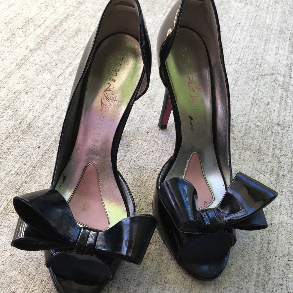 Paris Hilton bow heels - black